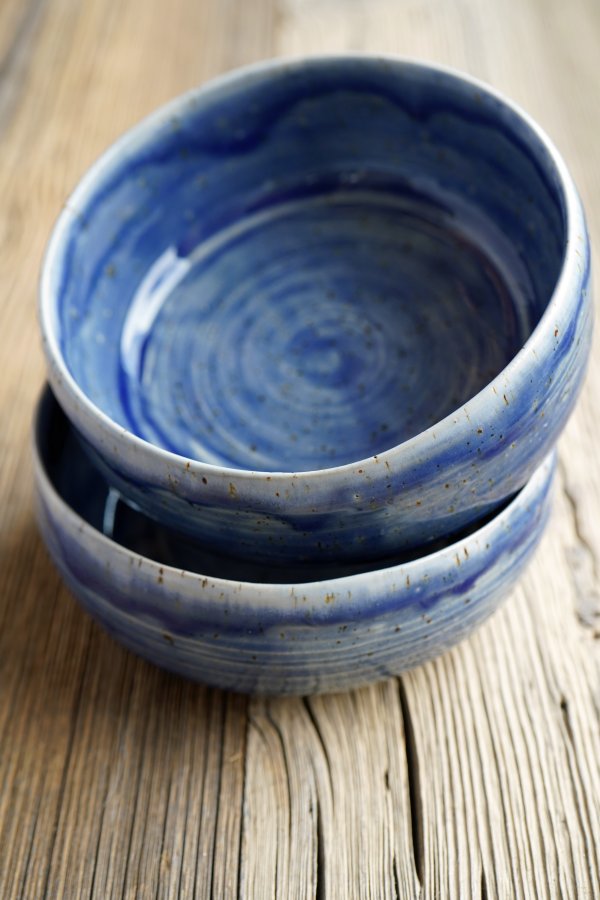 handgetöpferte Müsli Bowl Schale aus Keramik - in schattiertem Meerblau